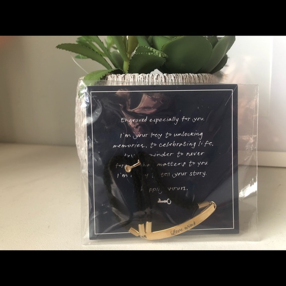 “Love wins” KEEP pulley bracelet - Picture 3 of 3